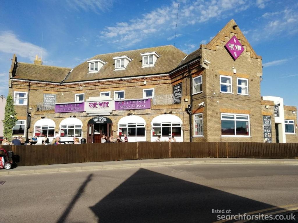 The Vine Hotel Чапел-Сент-Леонардс Экстерьер фото